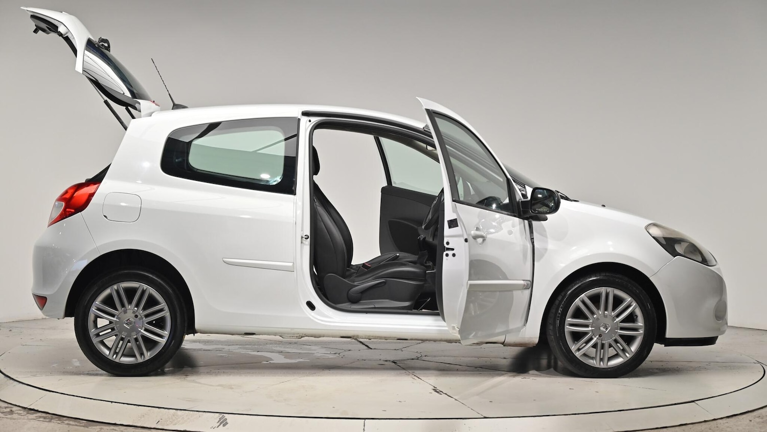 Used Renault Clio 2012 for sale - 76994942: Photo 73