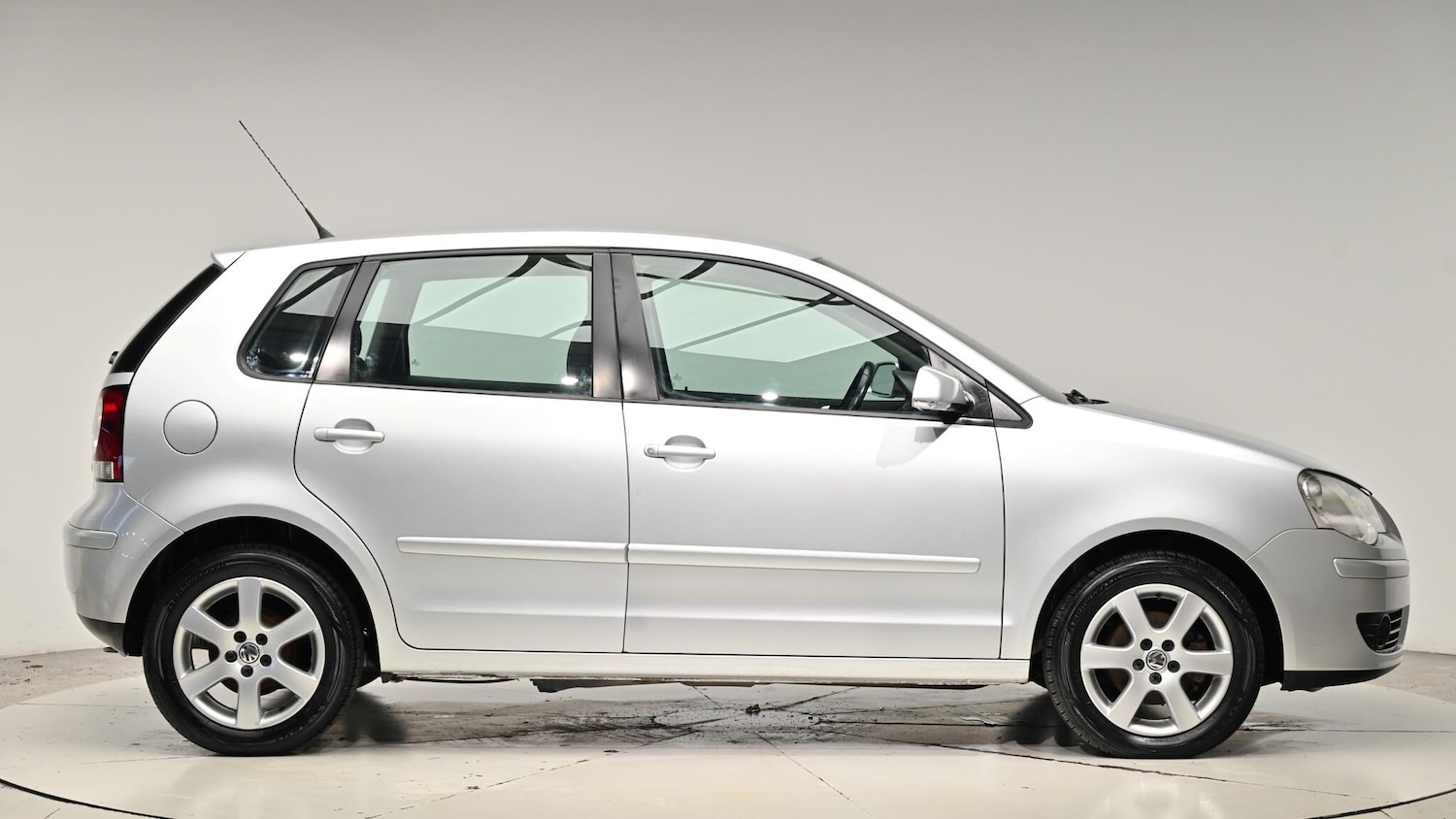Used Volkswagen Polo 2009 for sale - 76975697: Photo 4