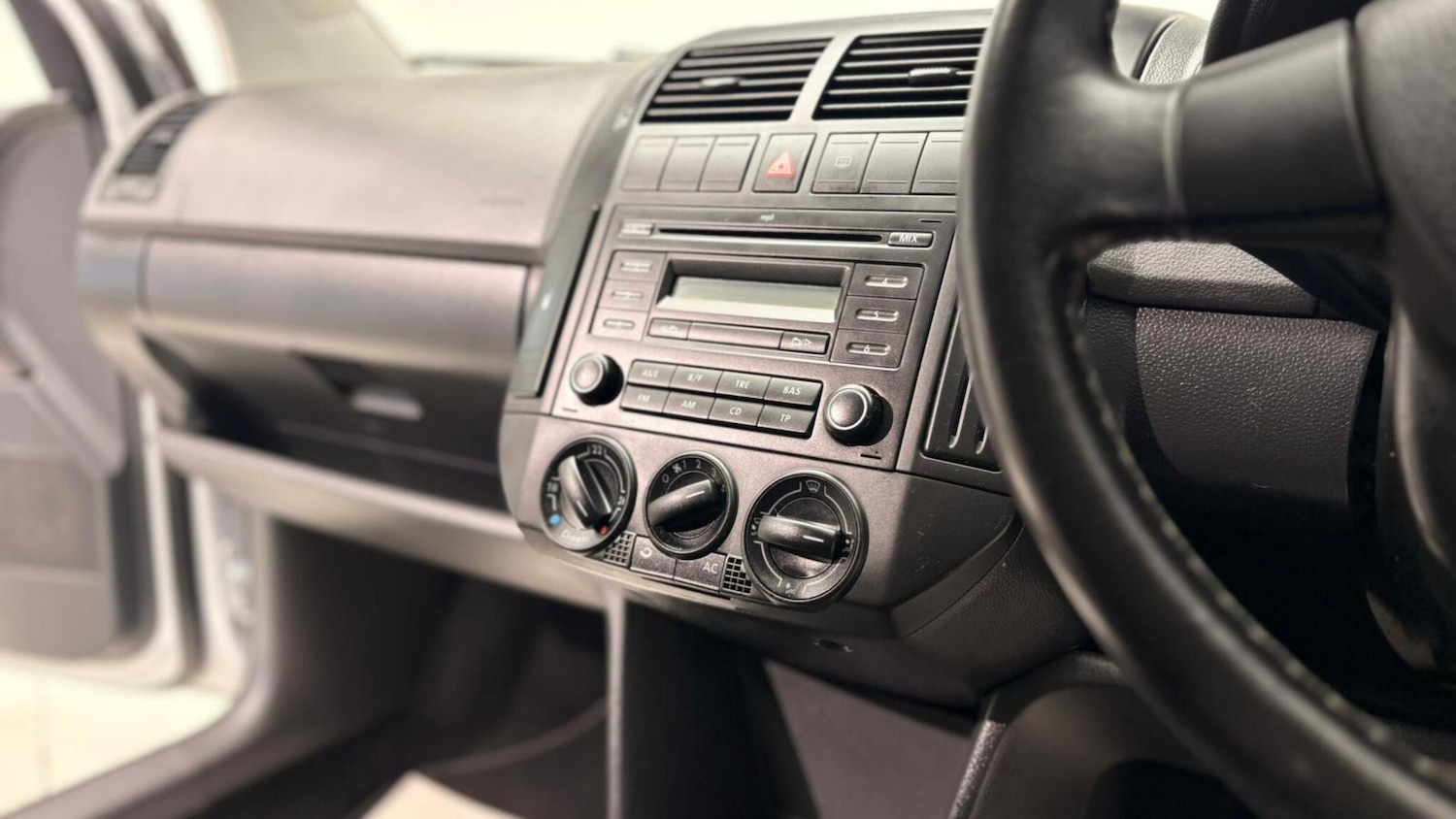 Used Volkswagen Polo 2009 for sale - 76975697: Photo 95