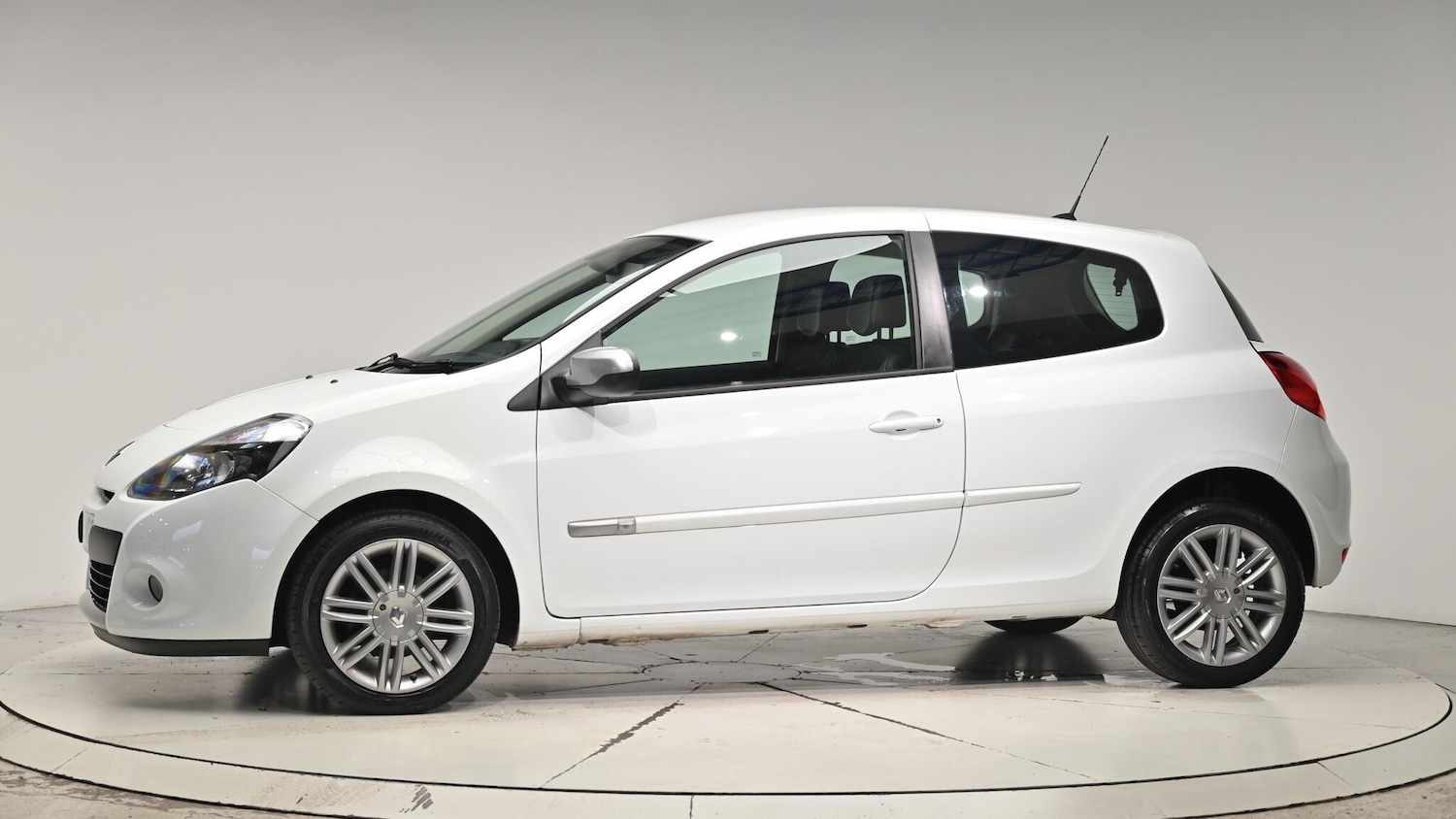 Used Renault Clio 2012 for sale - 76549858: Photo 18