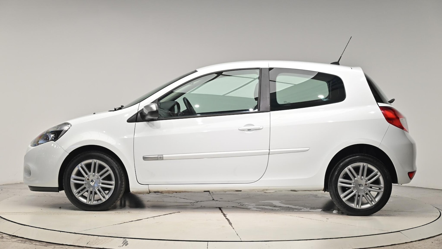 Used Renault Clio 2012 for sale - 76549858: Photo 3