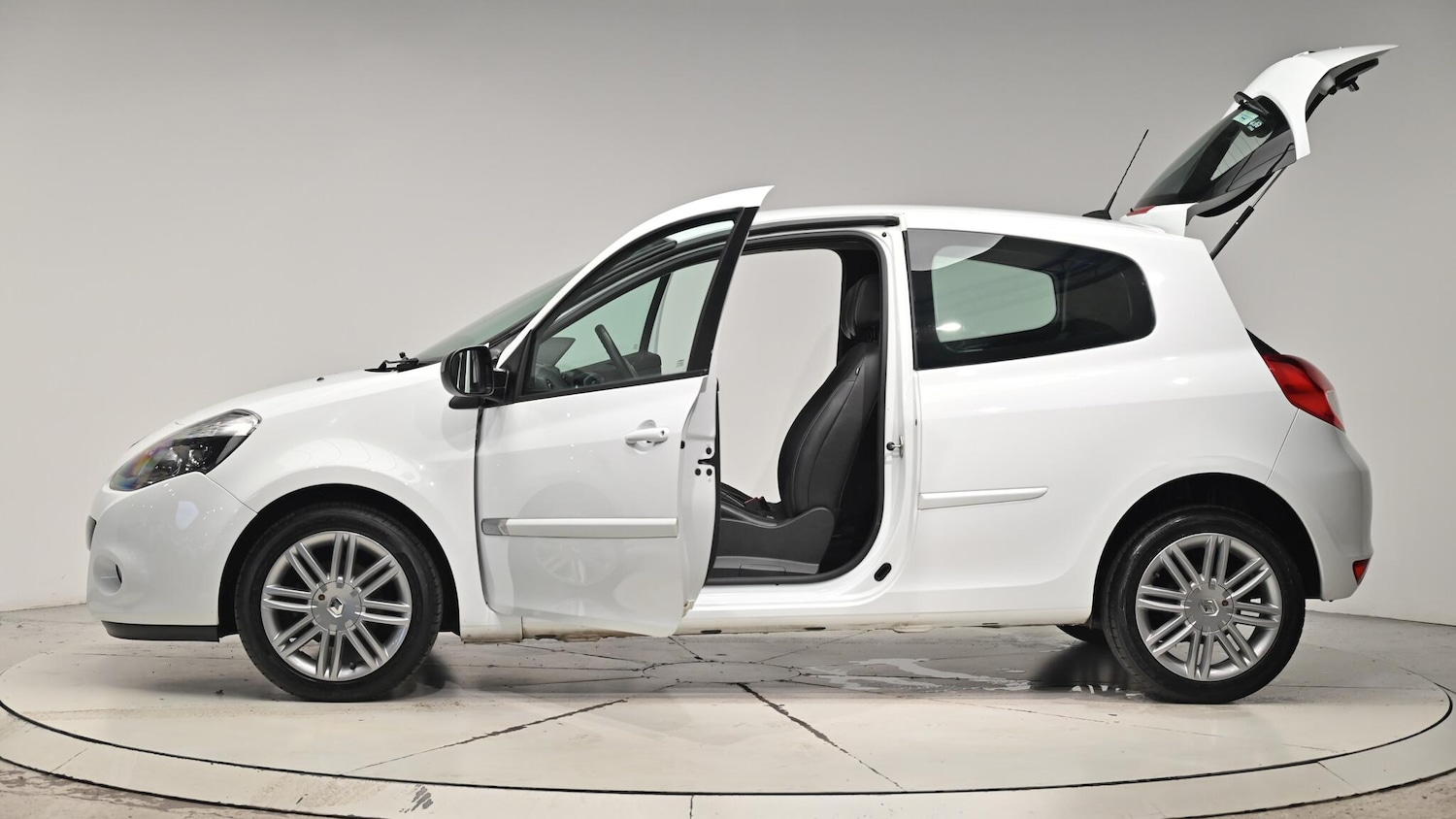 Used Renault Clio 2012 for sale - 76549858: Photo 55