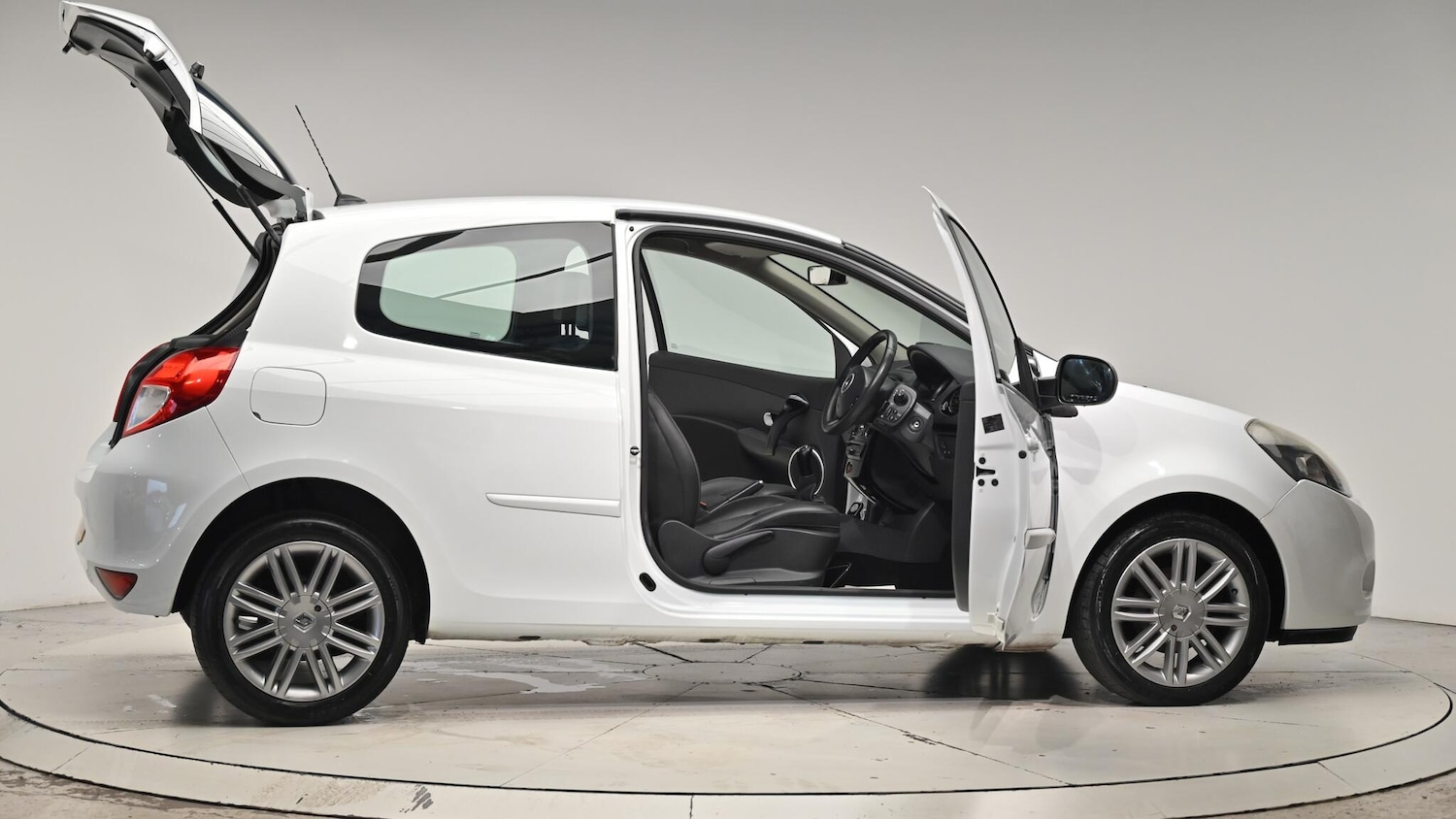 Used Renault Clio 2012 for sale - 76549858: Photo 72