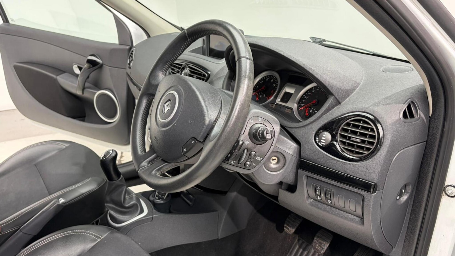 Used Renault Clio 2012 for sale - 76549858: Photo 79