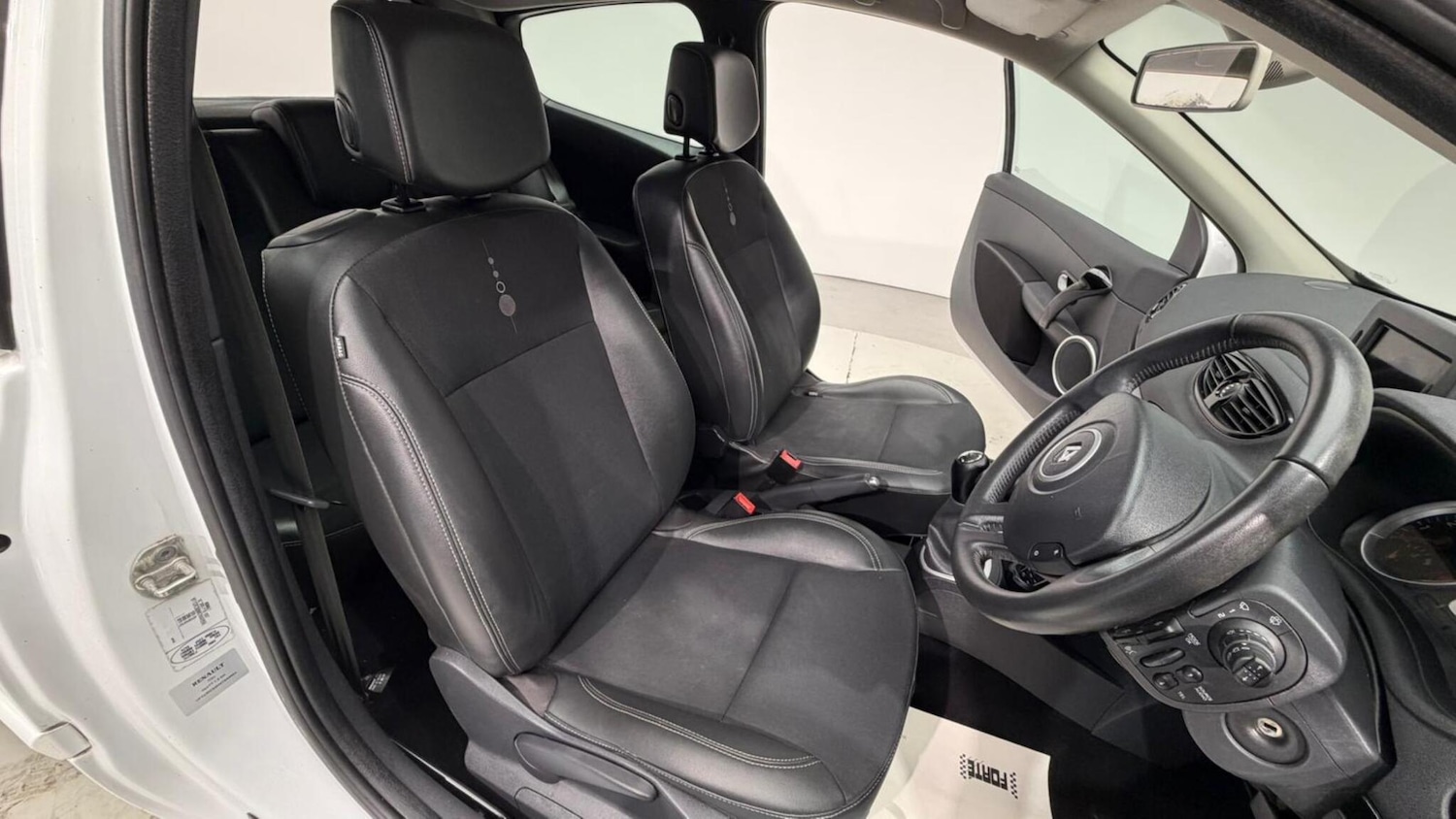 Used Renault Clio 2012 for sale - 76549858: Photo 82