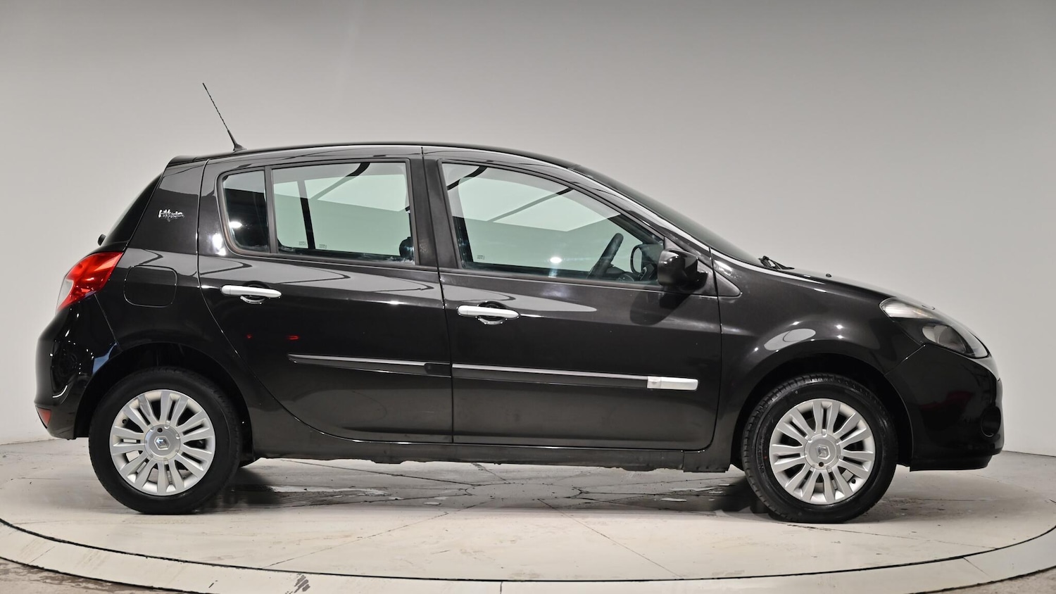 Used Renault Clio 2011 for sale - 76824411: Photo 38