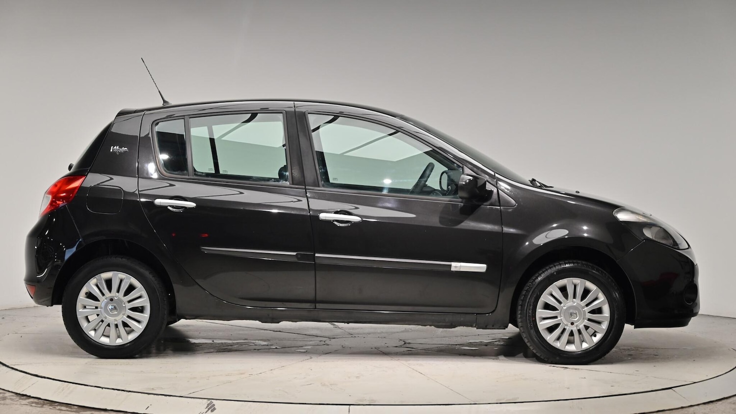 Used Renault Clio 2011 for sale - 76824411: Photo 4