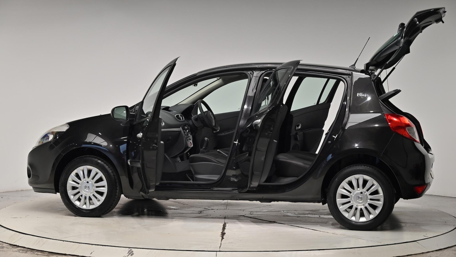 Used Renault Clio 2011 for sale - 76824411: Photo 57