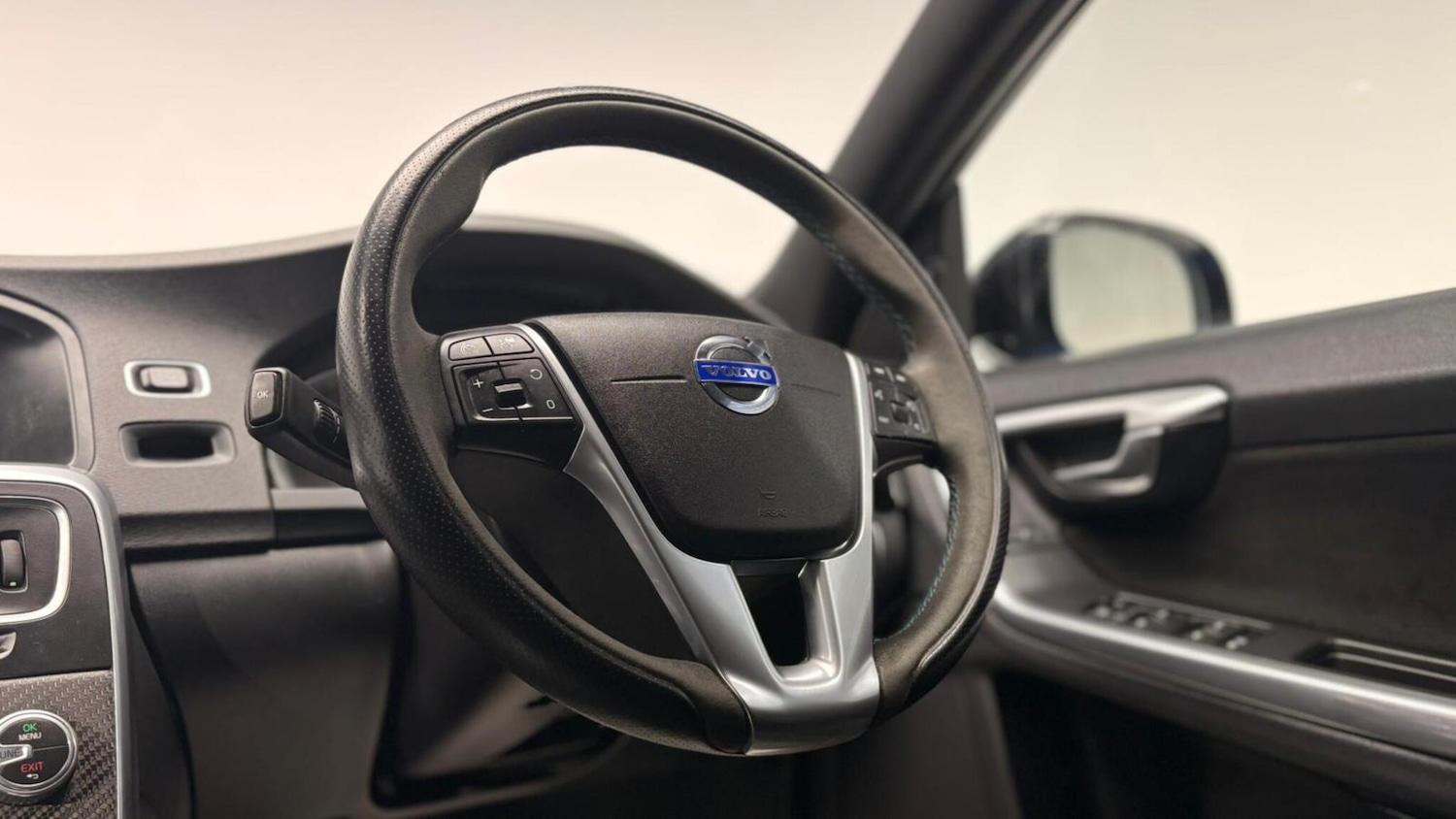 Used Volvo V60 2014 for sale - 76824831: Photo 93