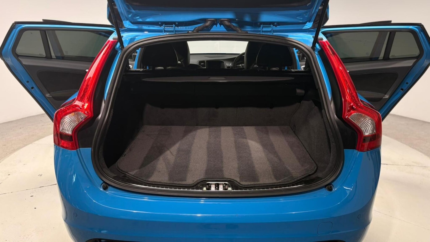 Used Volvo V60 2014 for sale - 76824831: Photo 95