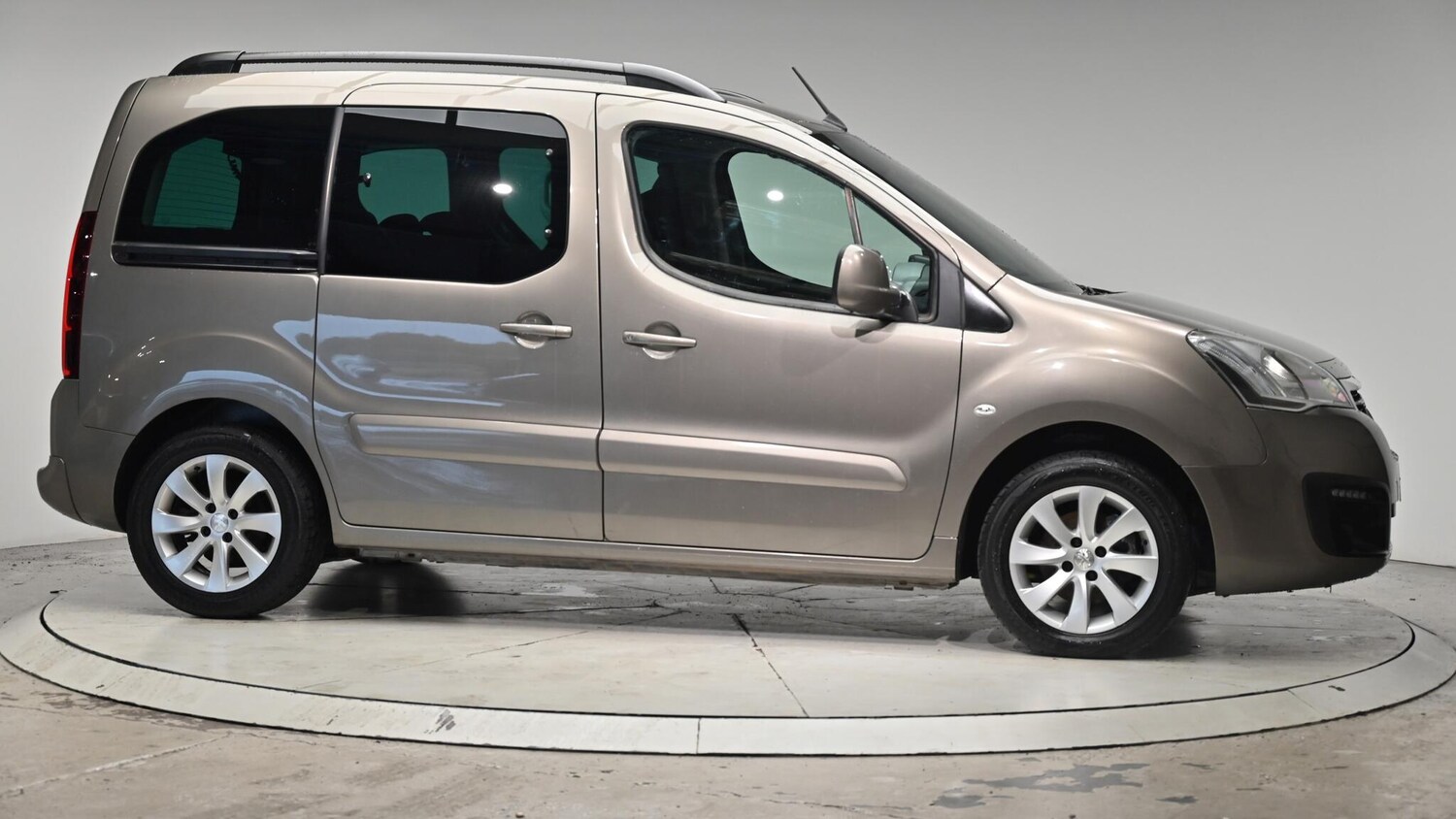 Used Peugeot Partner Tepee 2016 for sale - 76512737: Photo 39