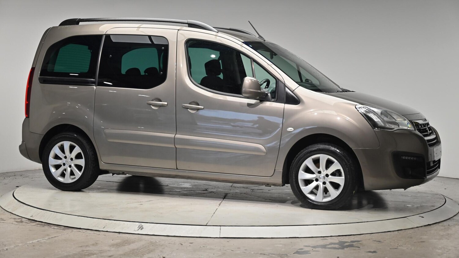 Used Peugeot Partner Tepee 2016 for sale - 76512737: Photo 40