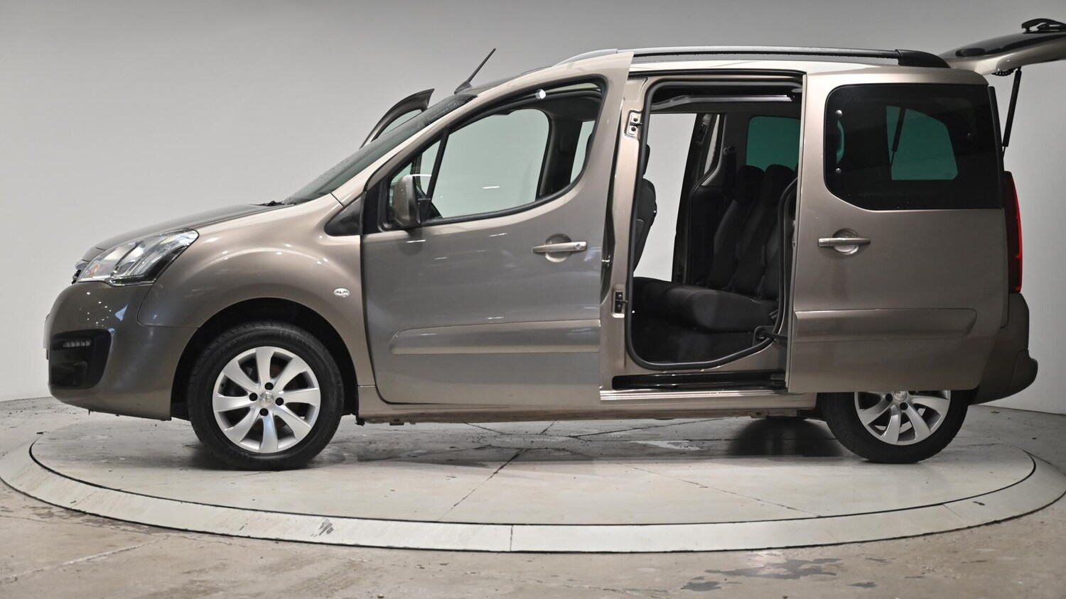 Used Peugeot Partner Tepee 2016 for sale - 76512737: Photo 54