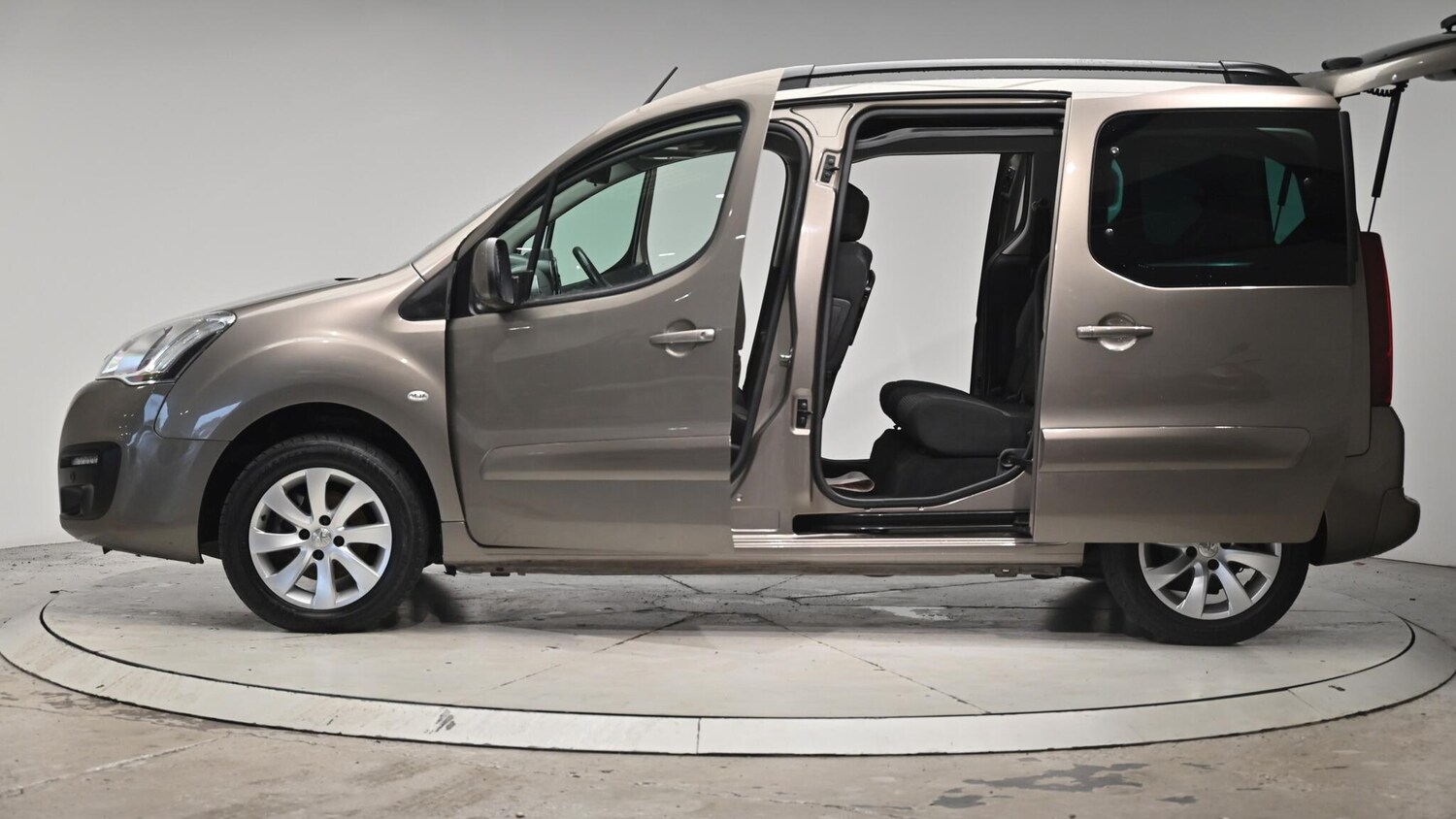 Used Peugeot Partner Tepee 2016 for sale - 76512737: Photo 55