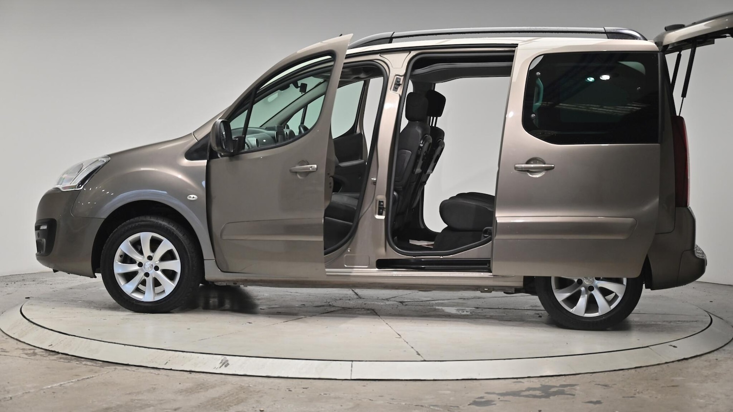 Used Peugeot Partner Tepee 2016 for sale - 76512737: Photo 56