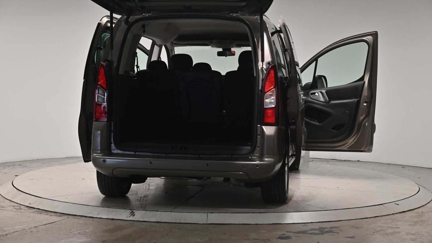 Used Peugeot Partner Tepee 2016 for sale - 76512737: Photo 65