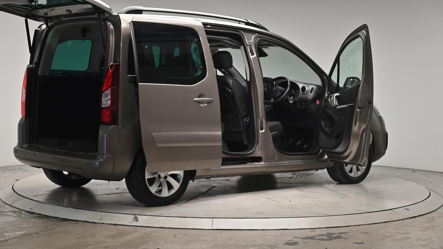 Used Peugeot Partner Tepee 2016 for sale - 76512737: Photo 69