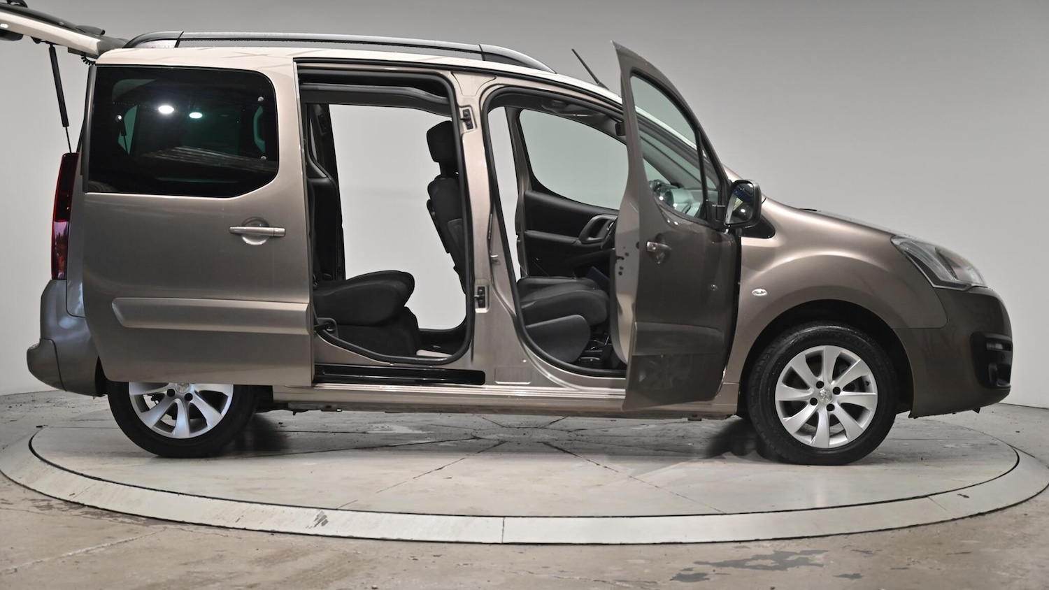 Used Peugeot Partner Tepee 2016 for sale - 76512737: Photo 73