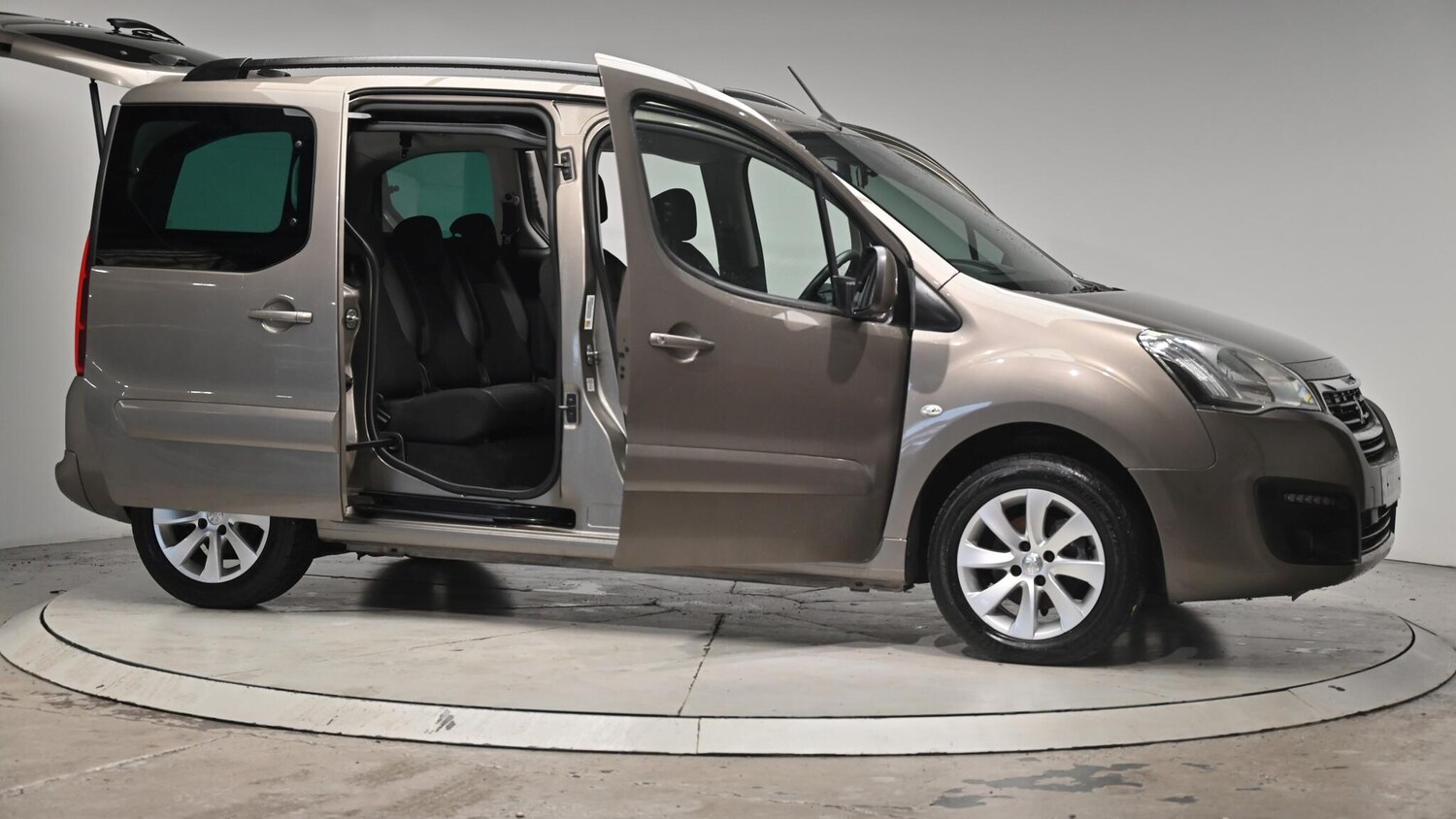 Used Peugeot Partner Tepee 2016 for sale - 76512737: Photo 75