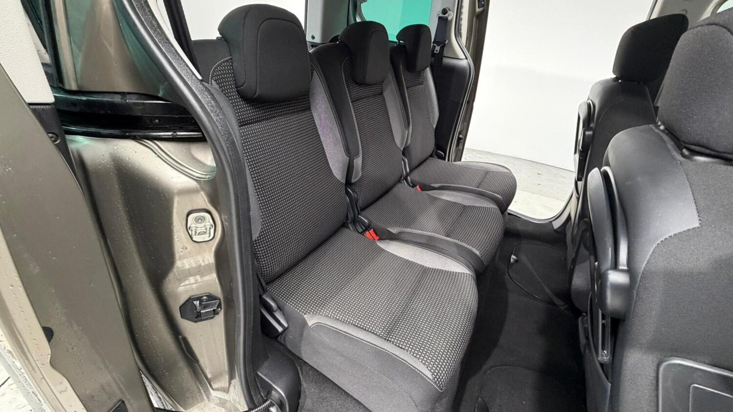 Used Peugeot Partner Tepee 2016 for sale - 76512737: Photo 84