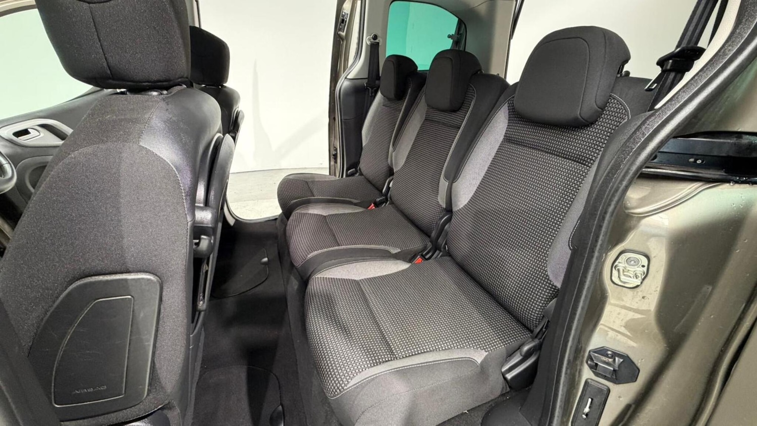 Used Peugeot Partner Tepee 2016 for sale - 76512737: Photo 85