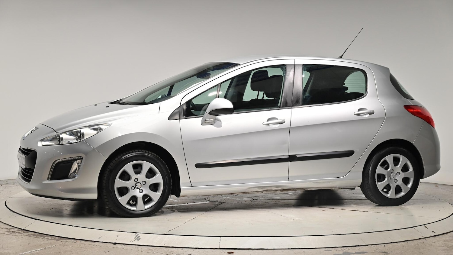 Used Peugeot 308 2013 for sale - 76424829: Photo 18