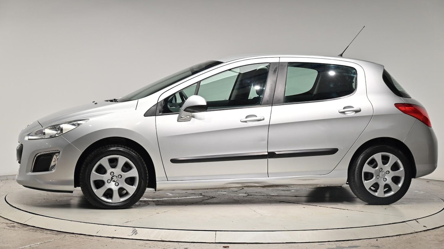 Used Peugeot 308 2013 for sale - 76424829: Photo 19