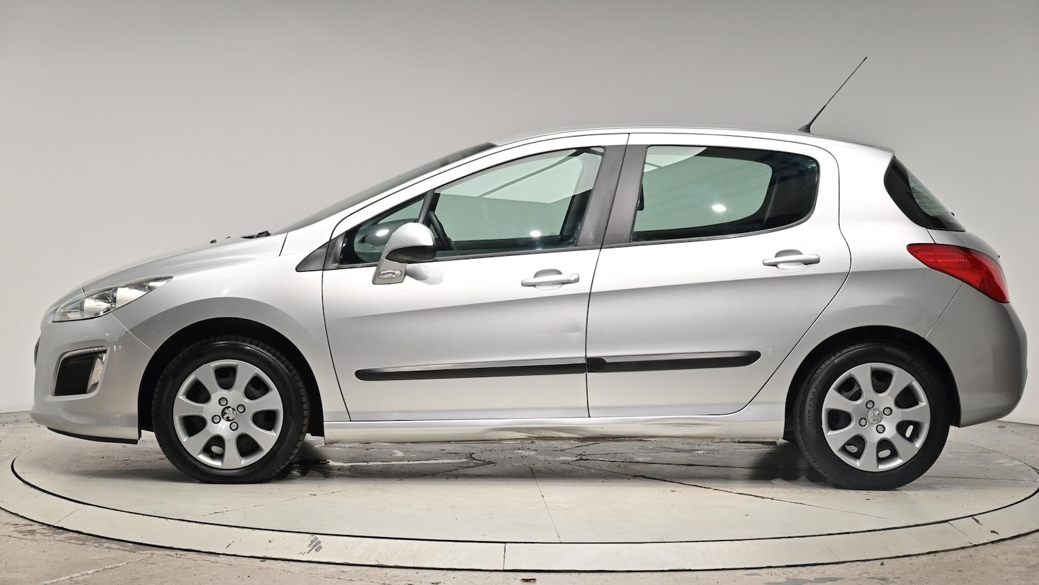 Used Peugeot 308 2013 for sale - 76424829: Photo 20