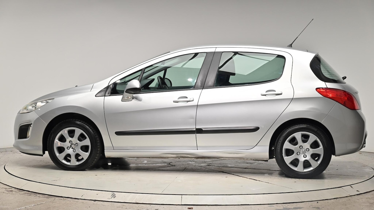 Used Peugeot 308 2013 for sale - 76424829: Photo 21