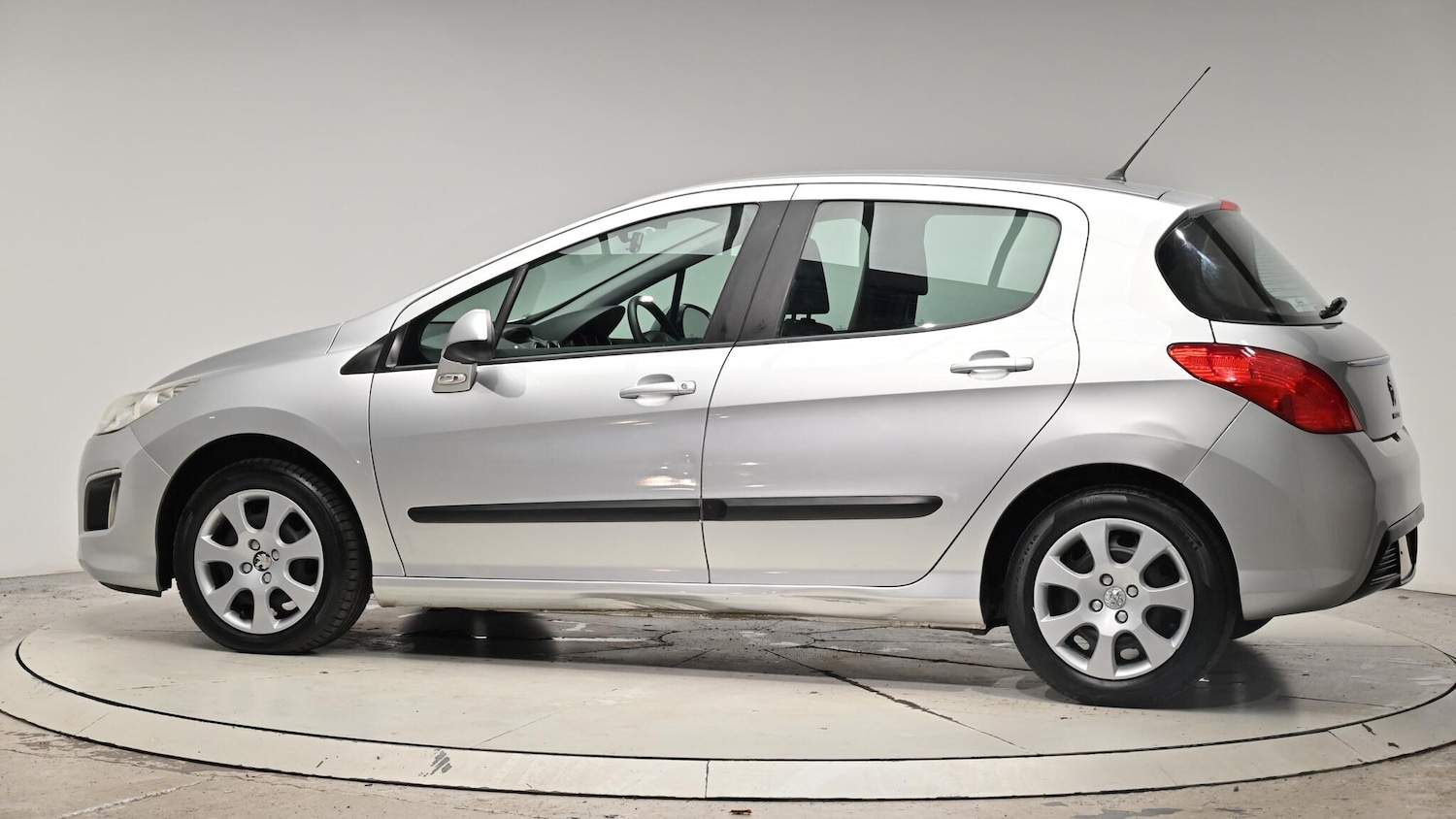 Used Peugeot 308 2013 for sale - 76424829: Photo 22