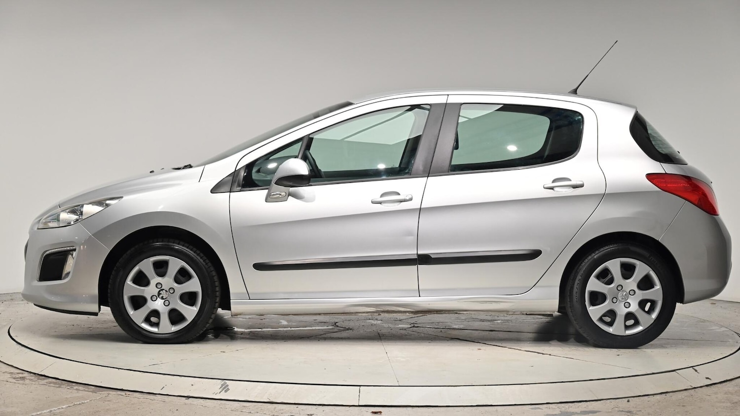 Used Peugeot 308 2013 for sale - 76424829: Photo 3