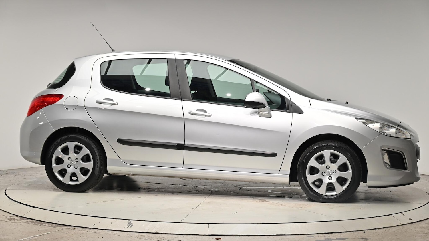 Used Peugeot 308 2013 for sale - 76424829: Photo 39