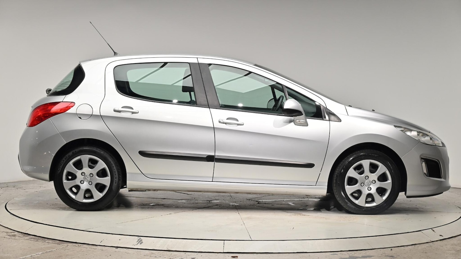 Used Peugeot 308 2013 for sale - 76424829: Photo 4