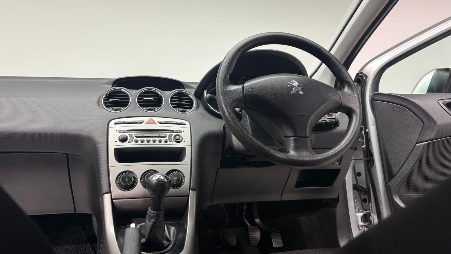 Used Peugeot 308 2013 for sale - 76424829: Photo 87