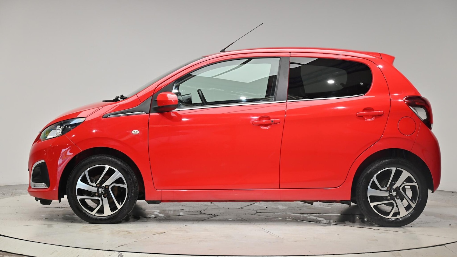 Used Peugeot 108 2015 for sale - 76349498: Photo 3