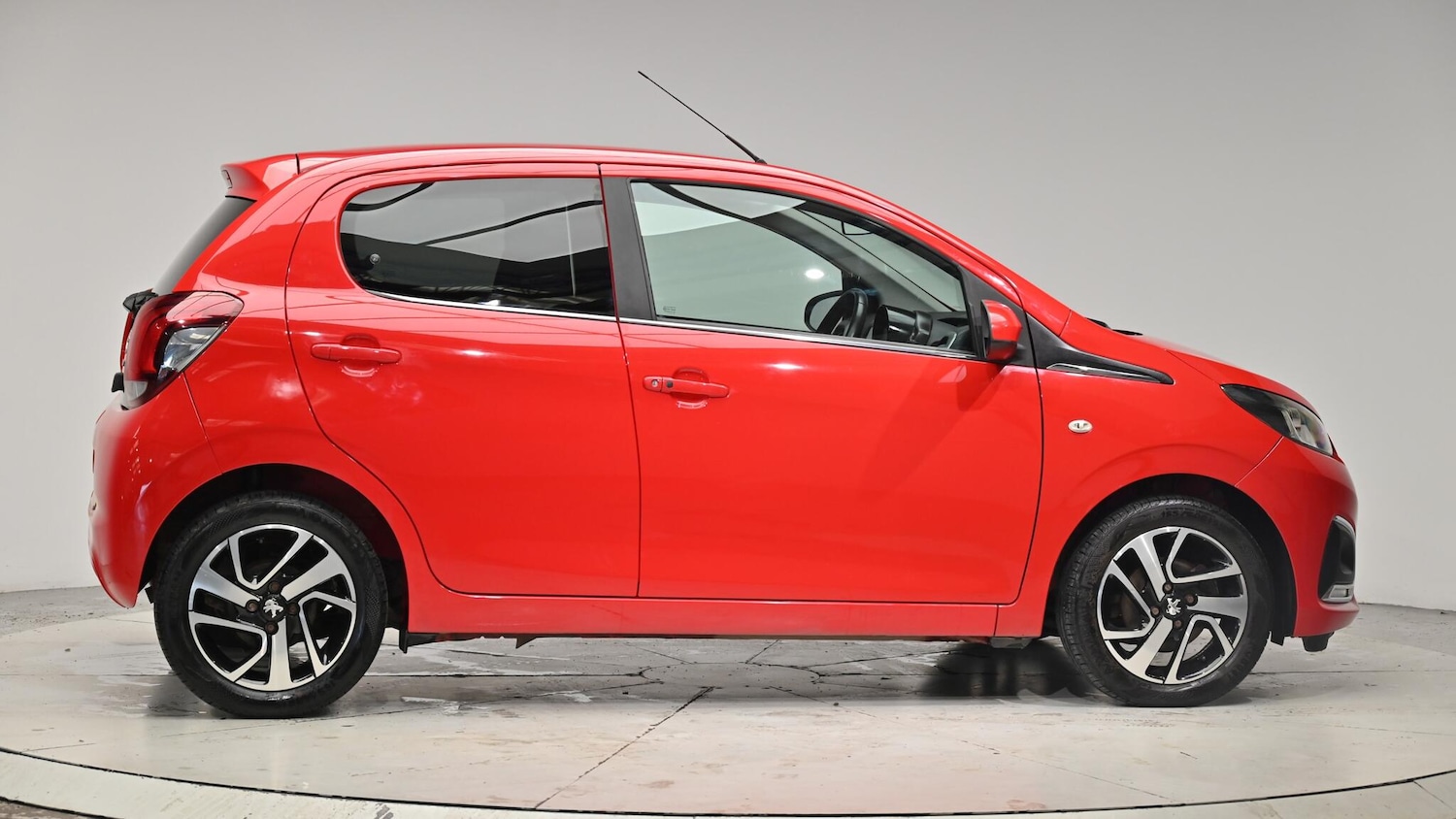 Used Peugeot 108 2015 for sale - 76349498: Photo 37