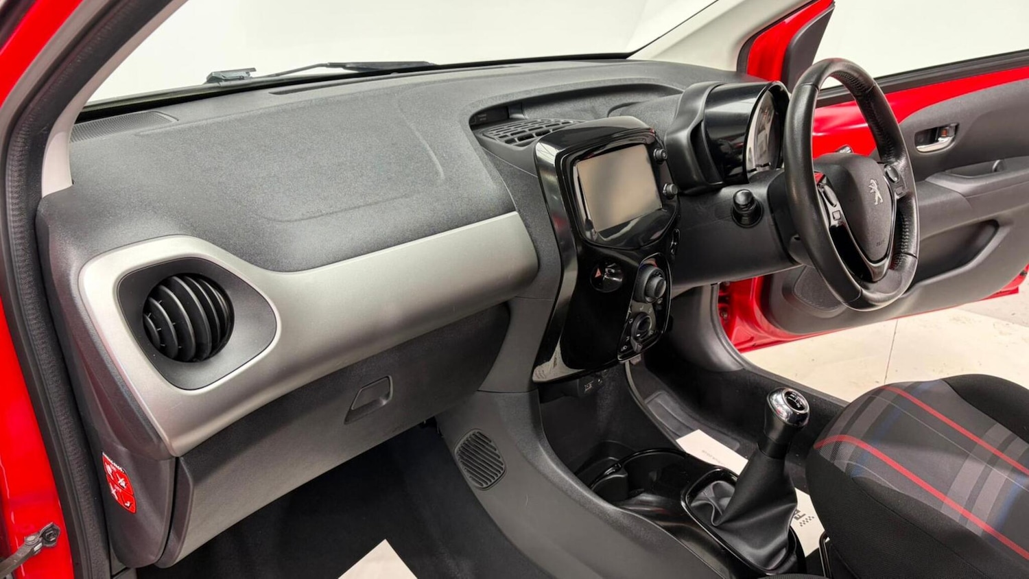 Used Peugeot 108 2015 for sale - 76349498: Photo 80