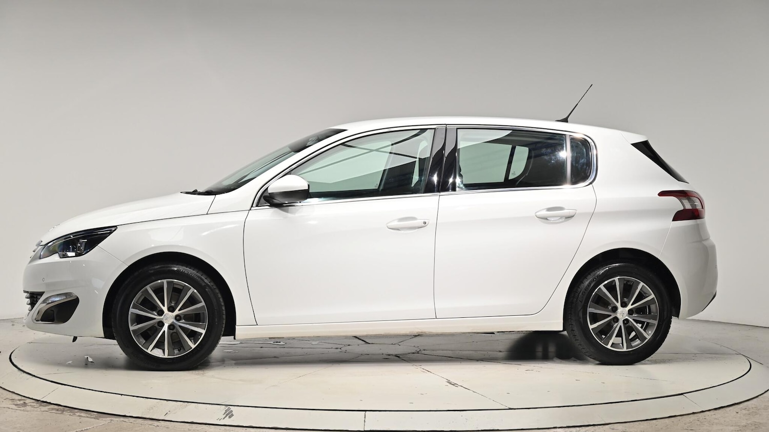 Used Peugeot 308 2015 for sale - 76550404: Photo 19