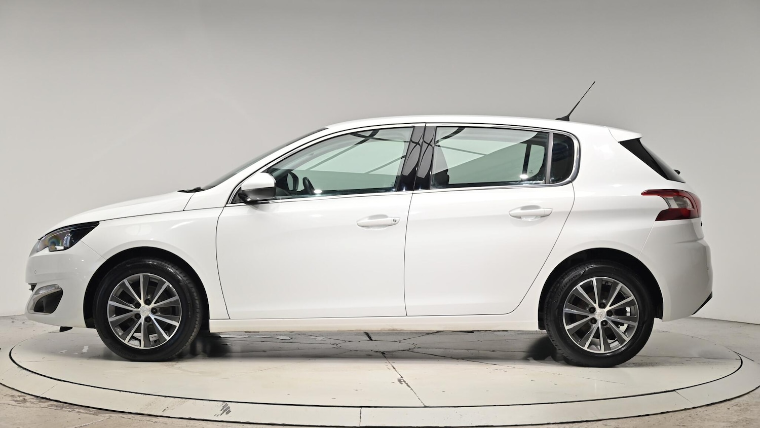 Used Peugeot 308 2015 for sale - 76550404: Photo 20