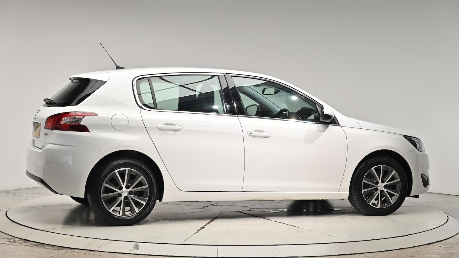 Used Peugeot 308 2015 for sale - 76550404: Photo 36