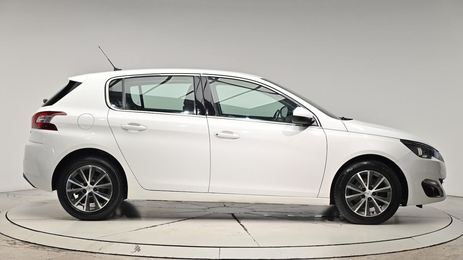 Used Peugeot 308 2015 for sale - 76550404: Photo 38