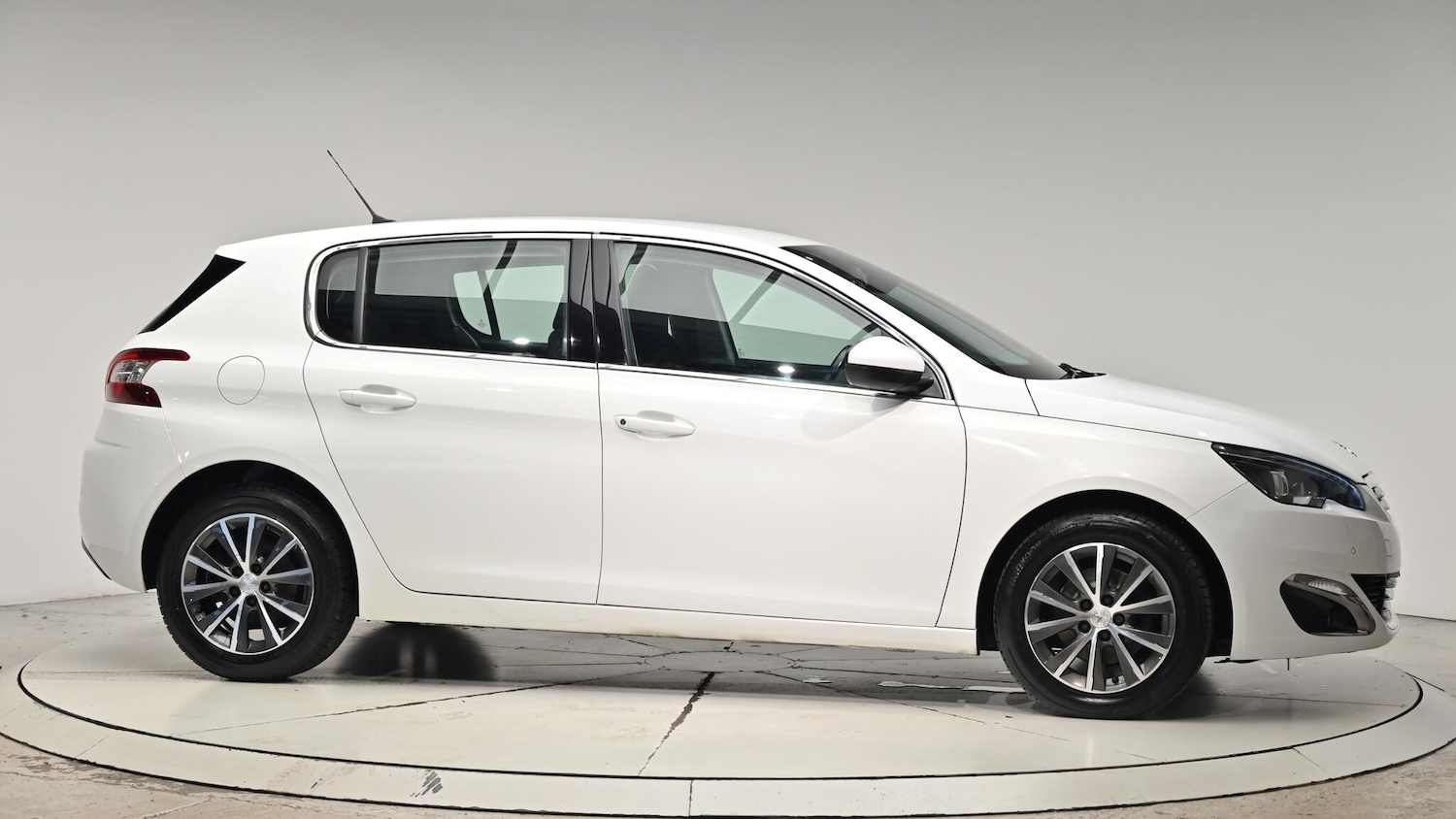 Used Peugeot 308 2015 for sale - 76550404: Photo 39