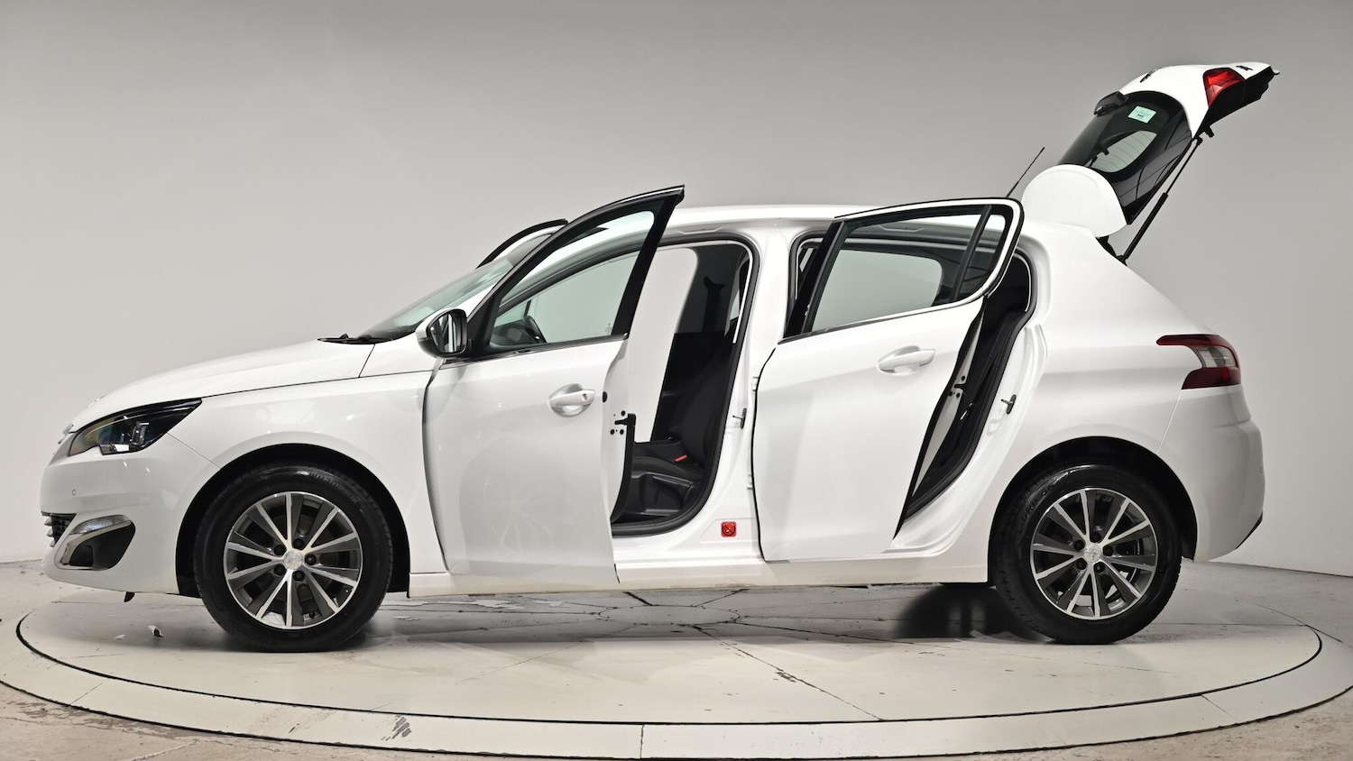 Used Peugeot 308 2015 for sale - 76550404: Photo 55