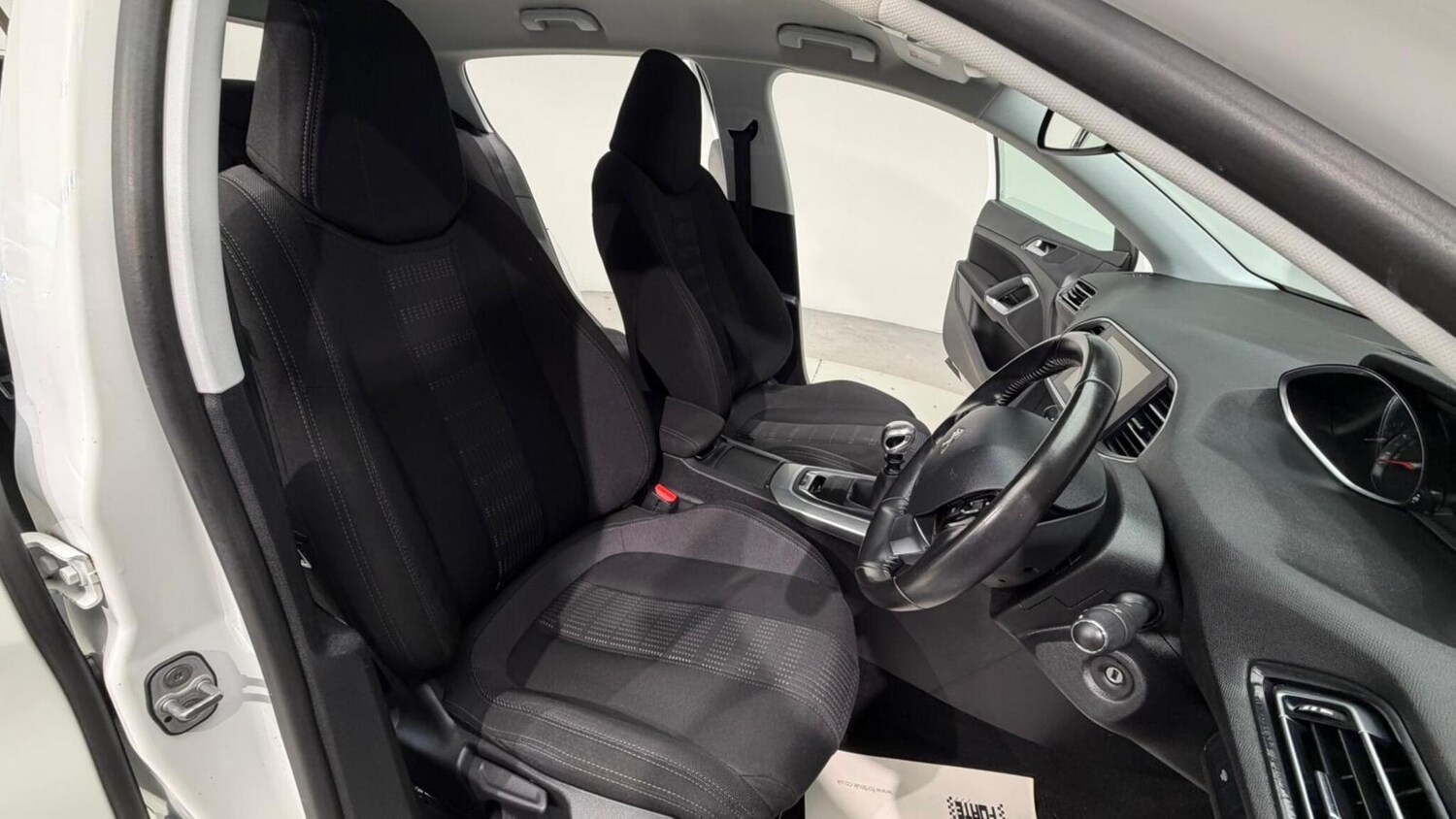 Used Peugeot 308 2015 for sale - 76550404: Photo 81