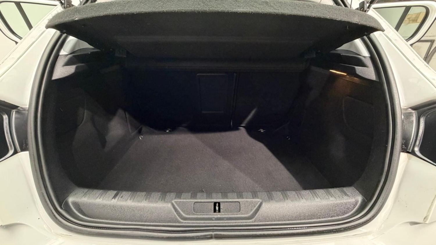 Used Peugeot 308 2015 for sale - 76550404: Photo 86