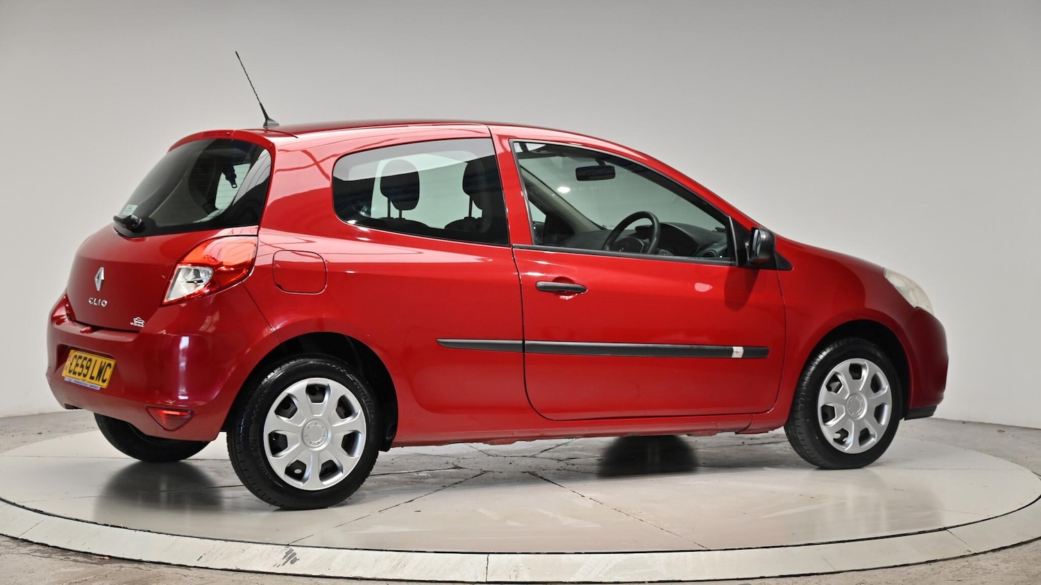 Used Renault Clio 2009 for sale - 76423429: Photo 35