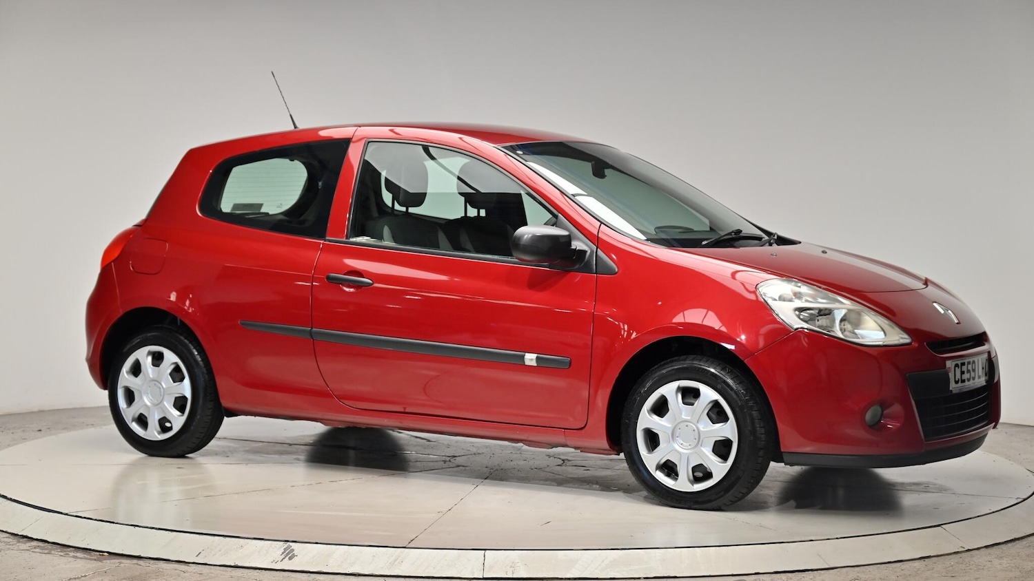 Used Renault Clio 2009 for sale - 76423429: Photo 41