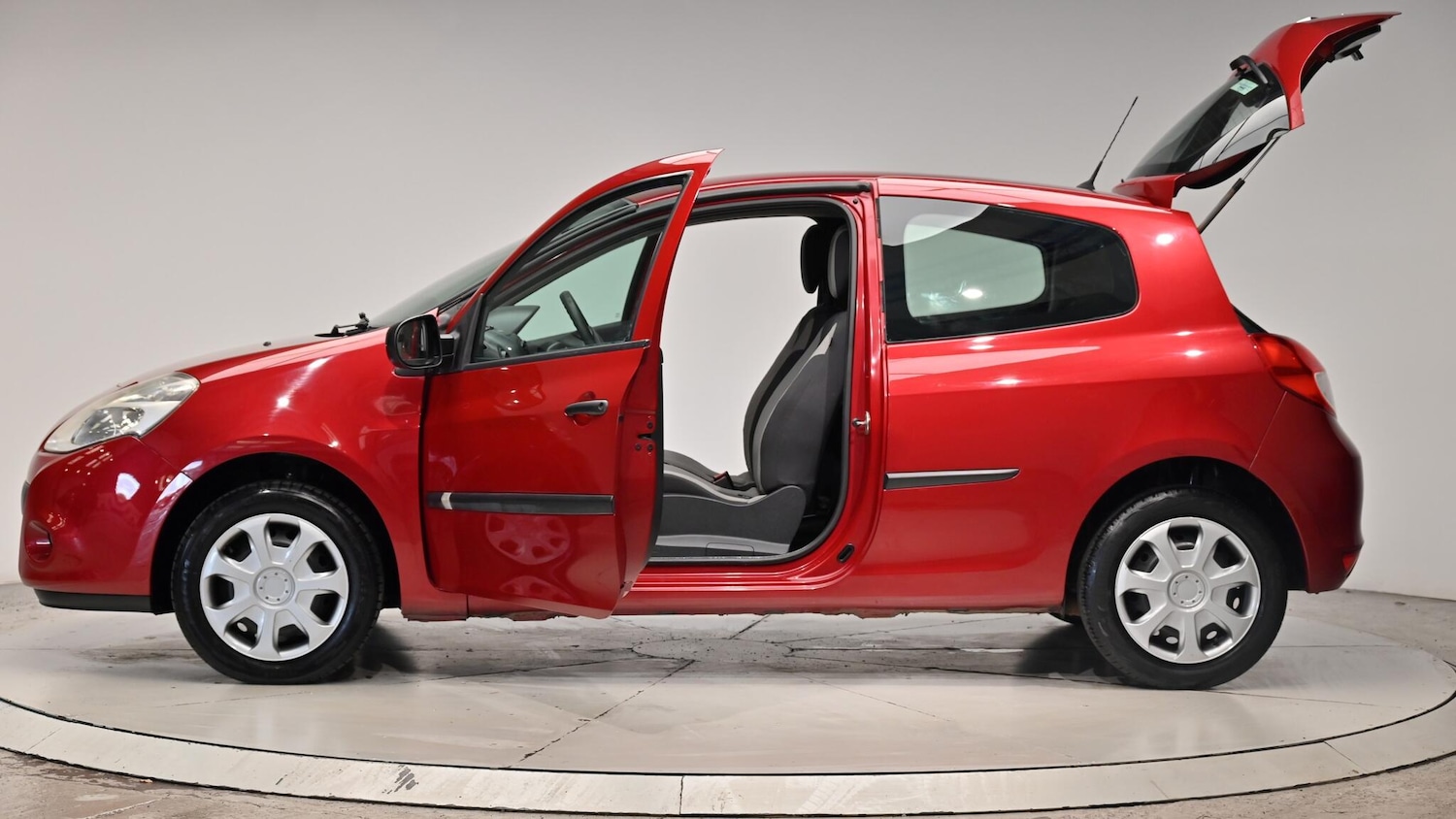 Used Renault Clio 2009 for sale - 76423429: Photo 56