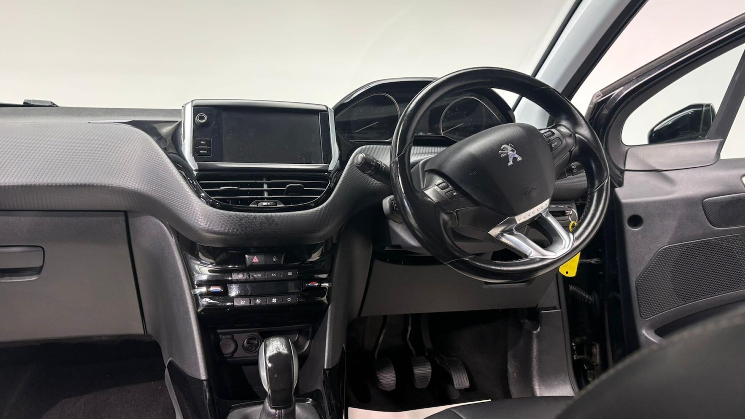 Used Peugeot 2008 2016 for sale - 76269659: Photo 87