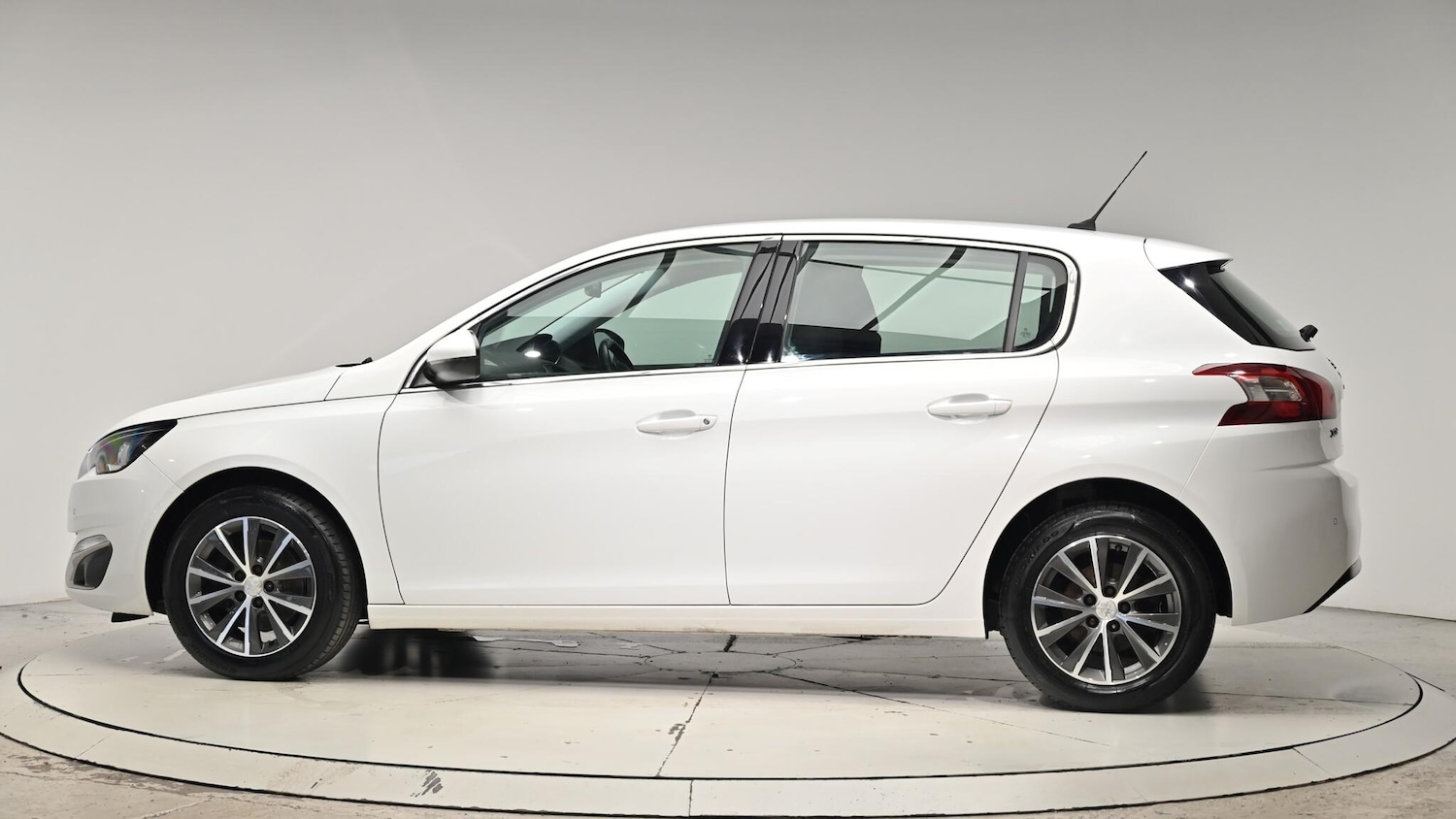 Used Peugeot 308 2015 for sale - 76992702: Photo 21